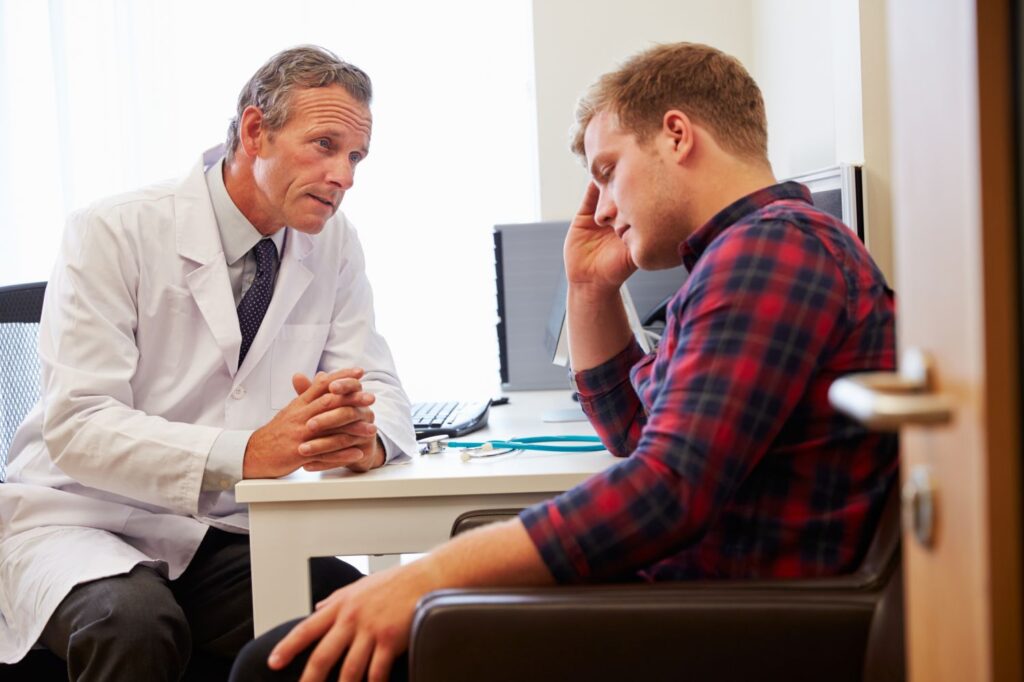 Médico e paciente no consultório